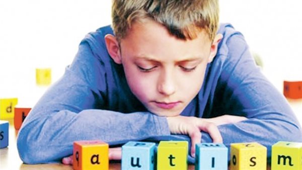 مسلسل"اللون الأزرق" يسلط الضوء على مرض التوحد ومعاناة الأسر في المجتمع