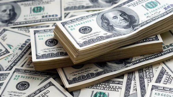 بعد تخطيه حاجزالـ53.. سعر الدولار مقابل الجنيه ببداية تعاملات اليوم