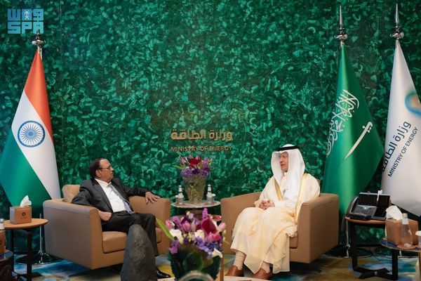 وزير الطاقة يبحث أوجه التعاون في قطاع الطاقة مع مستشار الأمن القومي في الهند