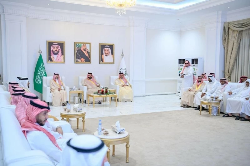 أمير جازان يسلّم وثائق تملّك الوحدات السكنية للمستفيدين