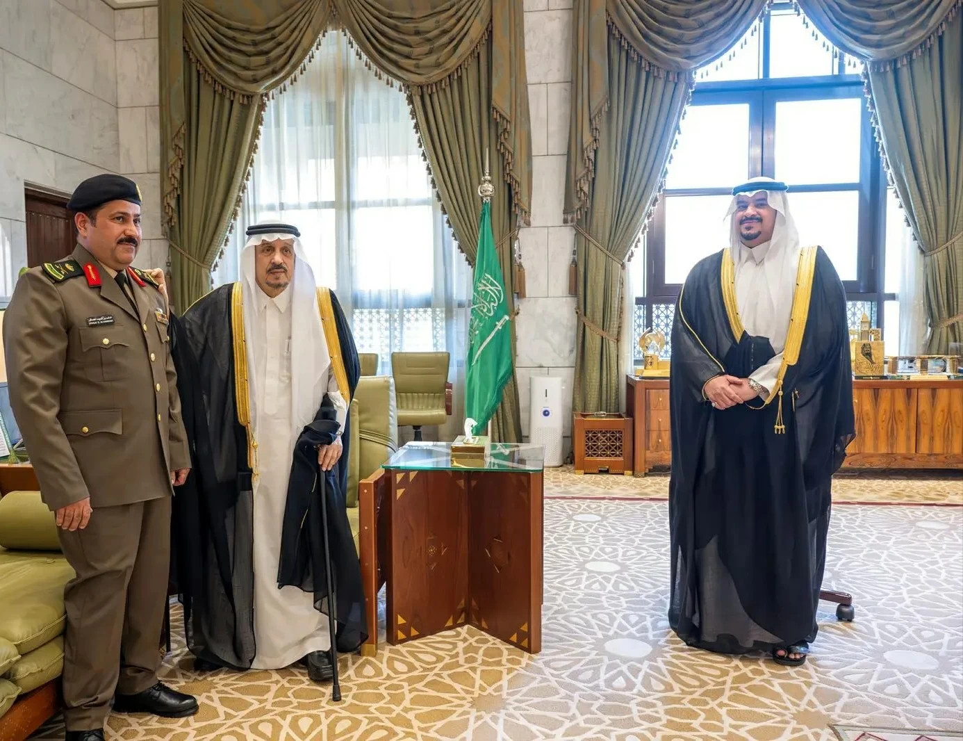 أمير الرياض يقلّد الهماش رتبة لواء