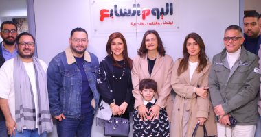 صناع مسلسل اللون الأزرق بجولة في «اليوم السابع» قبل ندوة تكريمهم