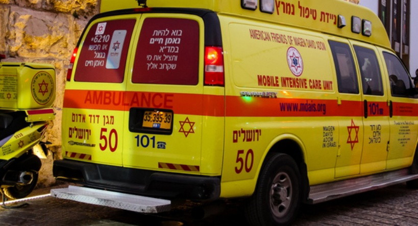 القدس: إصابة متوسطة لشاب (23 عامًا) إثر انقلاب مركبته