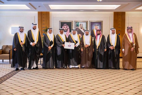 نائب أمير القصيم يستقبل محافظ الرس وأهالي الرس