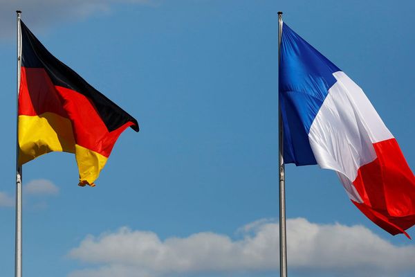 ألمانيا وفرنسا تبحثان تعزيز التعاون في مجال الردع النووي