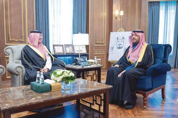 فيصل بن خالد يشهد توقيع مذكرات تعاون بين «الإعلام» و«إمارة الشمالية»