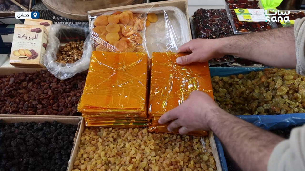 قمر الدين.. مشروب وحلوى ورمز رمضاني لا يغيب عن موائد السوريين