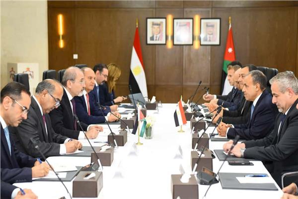 وزير الخارجية يبحث مع نظيره الأردني تداعيات التصعيد العسكري