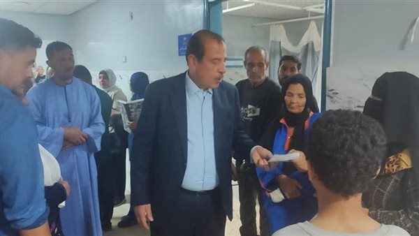 نائب وزير الصحة يزور مستشفى 6 أكتوبر المركزي ويحيل المقصرين للتحقيق