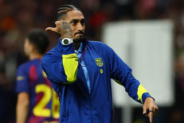 رافينيا يهاجم التحكيم بعد خروج برشلونة من دوري الأبطال