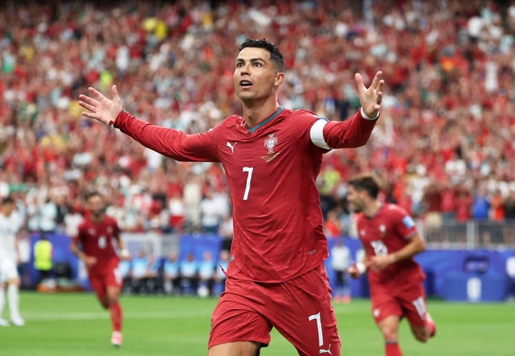 عاد لينتقم.. رونالدو يسكت منتقديه برسائل نارية