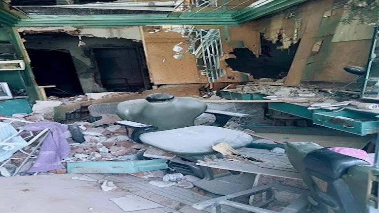تهديد وسرقة وتحطيم.. ماذا حدث في واقعة محل حلاقة منيا القمح فجرًا؟