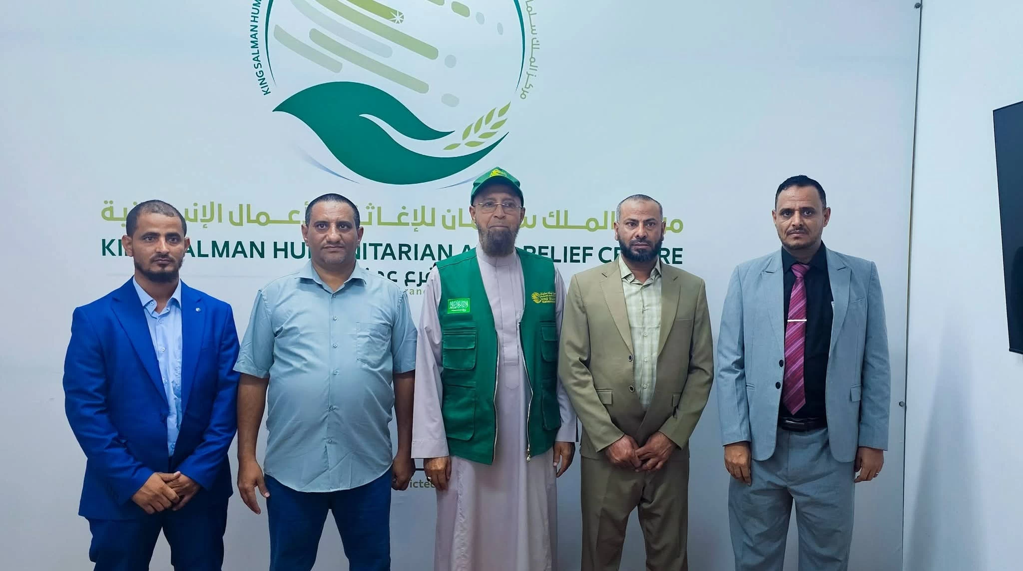 محافظ الضالع ومدير «مركز الملك سلمان» يناقشان تعزيز الدعم الإغاثي