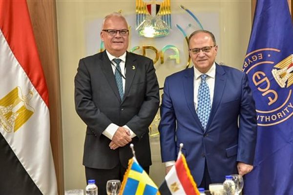 السويد تُشيد بالتطور الملحوظ في تنظيم وضبط سوق الدواء بمصر