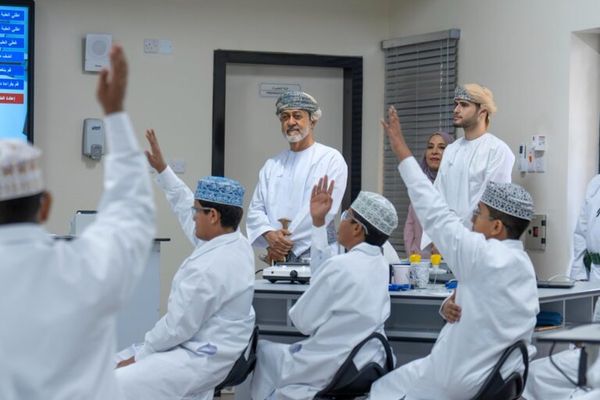 يوم المُعلّم العُماني.. احتفاءٌ بعطاءٍ متجدّد ورسالة سامية