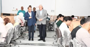 رئيس جامعة القناة يتابع الاختبارات الإلكترونية لطلاب العلاج الطبيعي