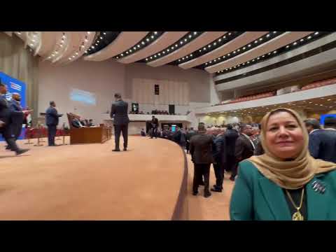 أعضاء مجلس النواب يدخلون إلى قاعة جلسة منح الثقة لحكومة علي الزيدي