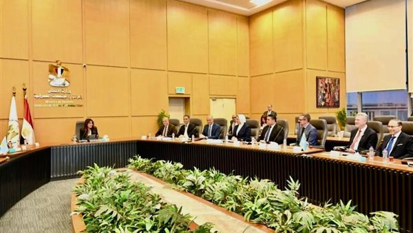 وزيرة الإسكان تستقبل وفدا من مسئولي شركة "أكور" لبحث فرص التعاون المشترك