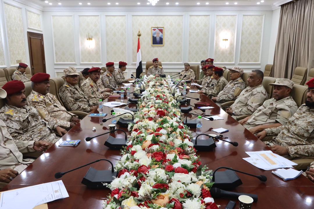 وزير الدفاع في اجتماع العمليات الحربية والمشتركة: لا رجعة عن تحرير صنعاء وإنهاء الانقلاب الحوثي