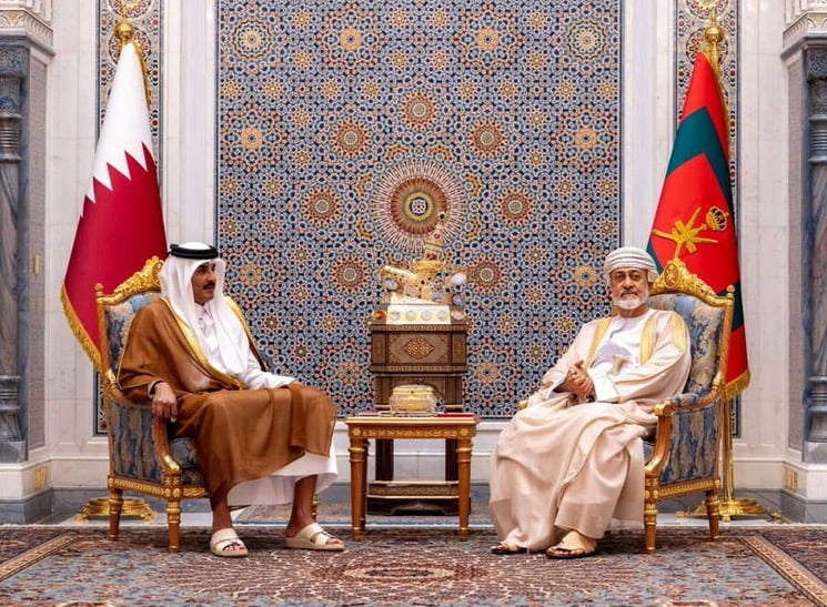 أمير قطر وسلطان عمان يناقشان أبرز التطورات الإقليمية والدولية