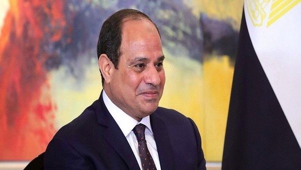 السيسي يهنئ الشعب المصري بمناسبة شهر رمضان، يتبادل التهنئة مع ملوك ورؤساء وأمراء الدول العربية والإسلامية، يبعث برقية تهنئة إلى مسلمي مصر بالخارج