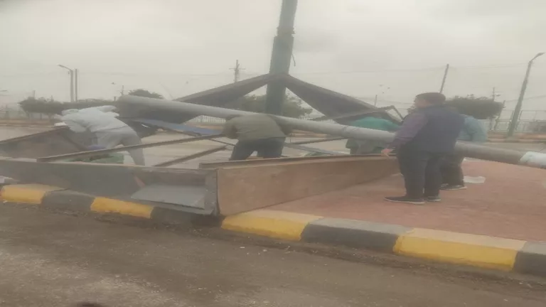 المنيا تزيل اللوحات الإعلانية غير الآمنة