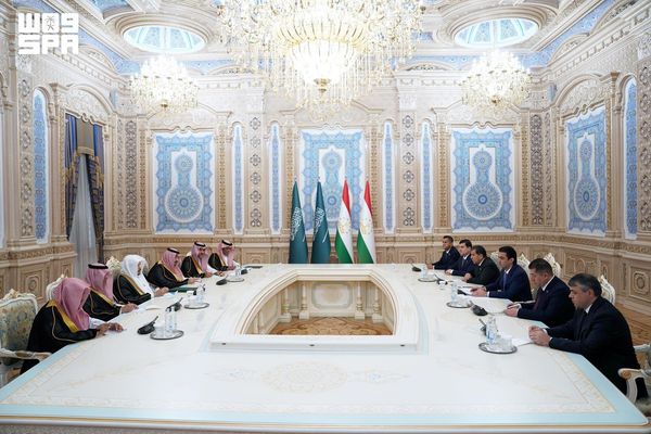 رئيس مجلس الشورى ورئيس المجلس الوطني للمجلس الأعلى في طاجيكستان يعقدان جلسة مباحثات رسمية