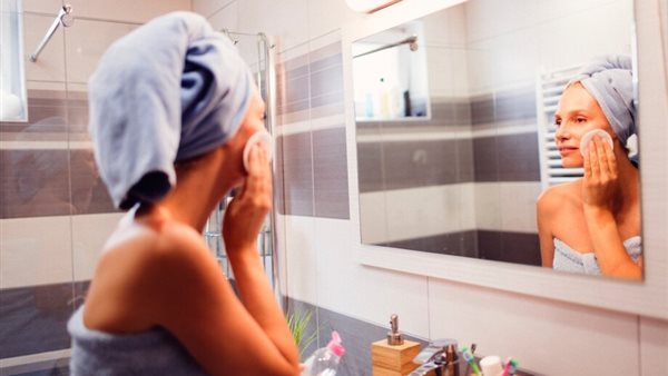 خلطات طبيعية تساعد على تنظيف البشرة
