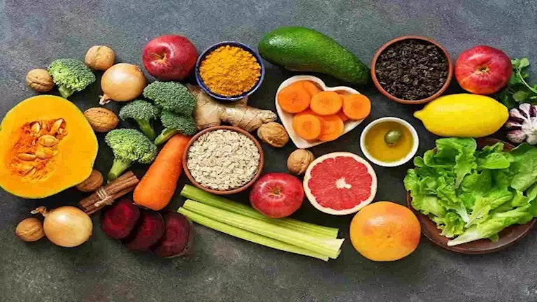 ما أسباب انخفاض السكر بعد اتاول الطعام؟