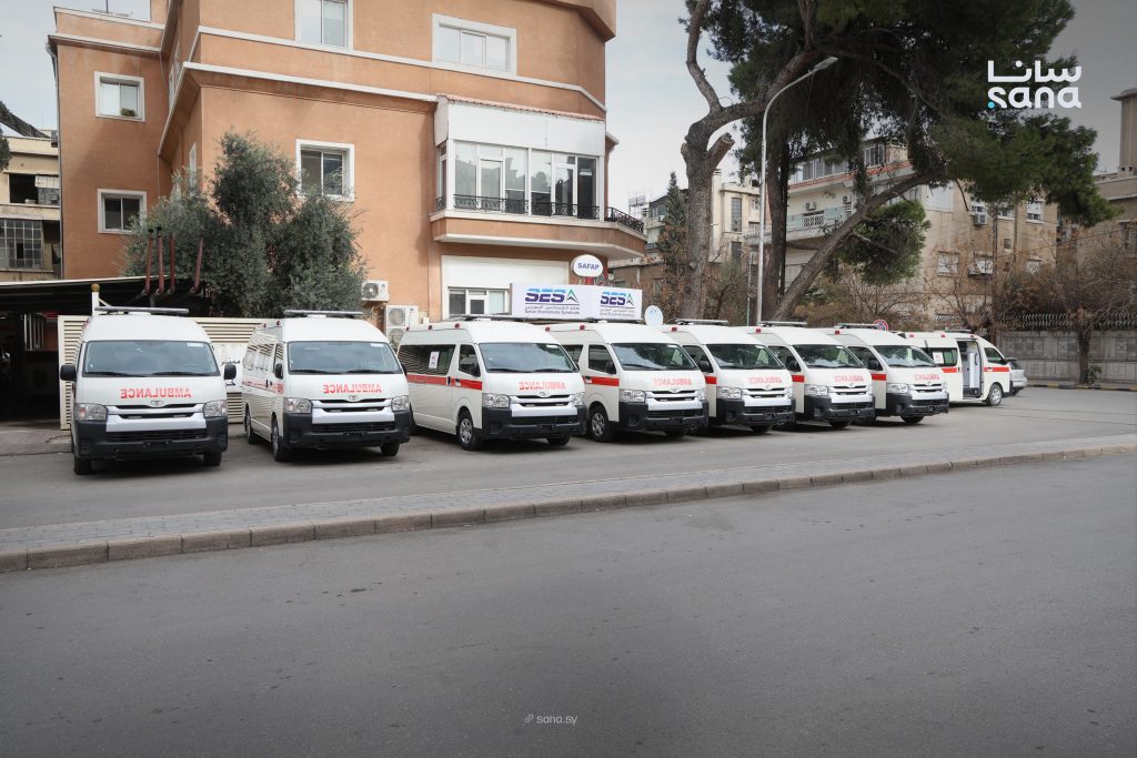 الهلال الأحمر يتسلم 8 سيارات إسعاف من الاتحاد الدولي لجمعيات الصليب والهلال الأحمر