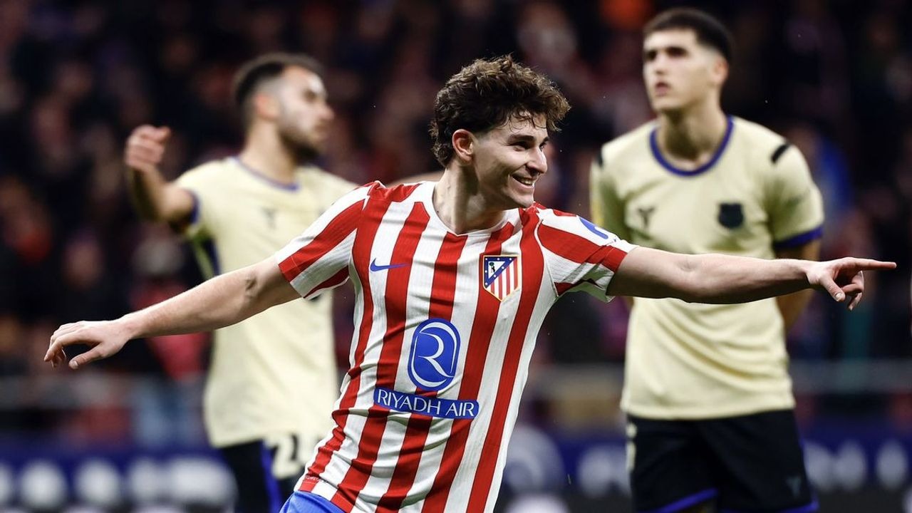 برشلونة يتحرك لضم الأرجنتيني جوليان ألفاريز