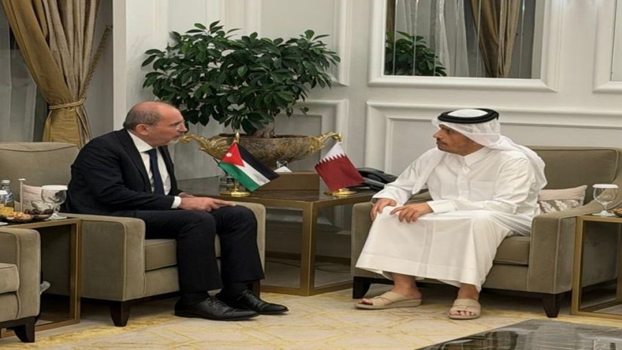 وزير الخارجية يبحث مع نظيره القطري آفاق تحقيق التهدئة الإقليمية