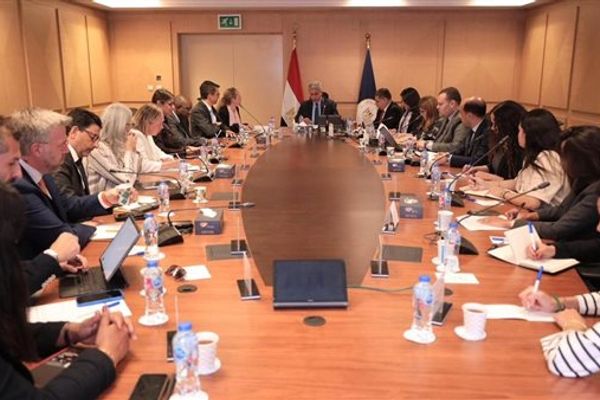 وزير السياحة والآثار يلتقي وفد البنك الدولي لبحث تعزيز التعاون