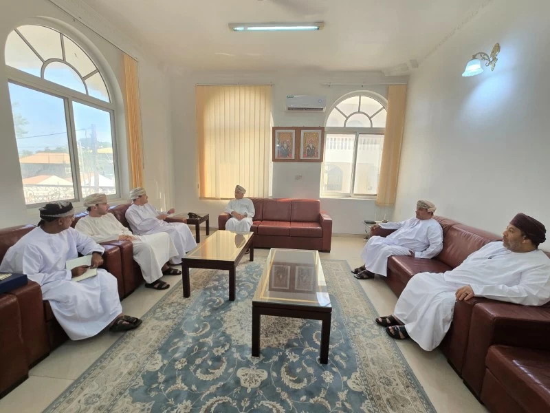 القنصل العام لسلطنة عمان بزنجبار يبحث مع وفد الغرفة إقامة معرض للمنتجات الوطنية العُمانية في زنجبار