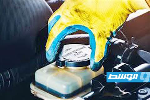 علامات تؤكد أن زيت الباور في سيارتك بحاجة إلى تغيير