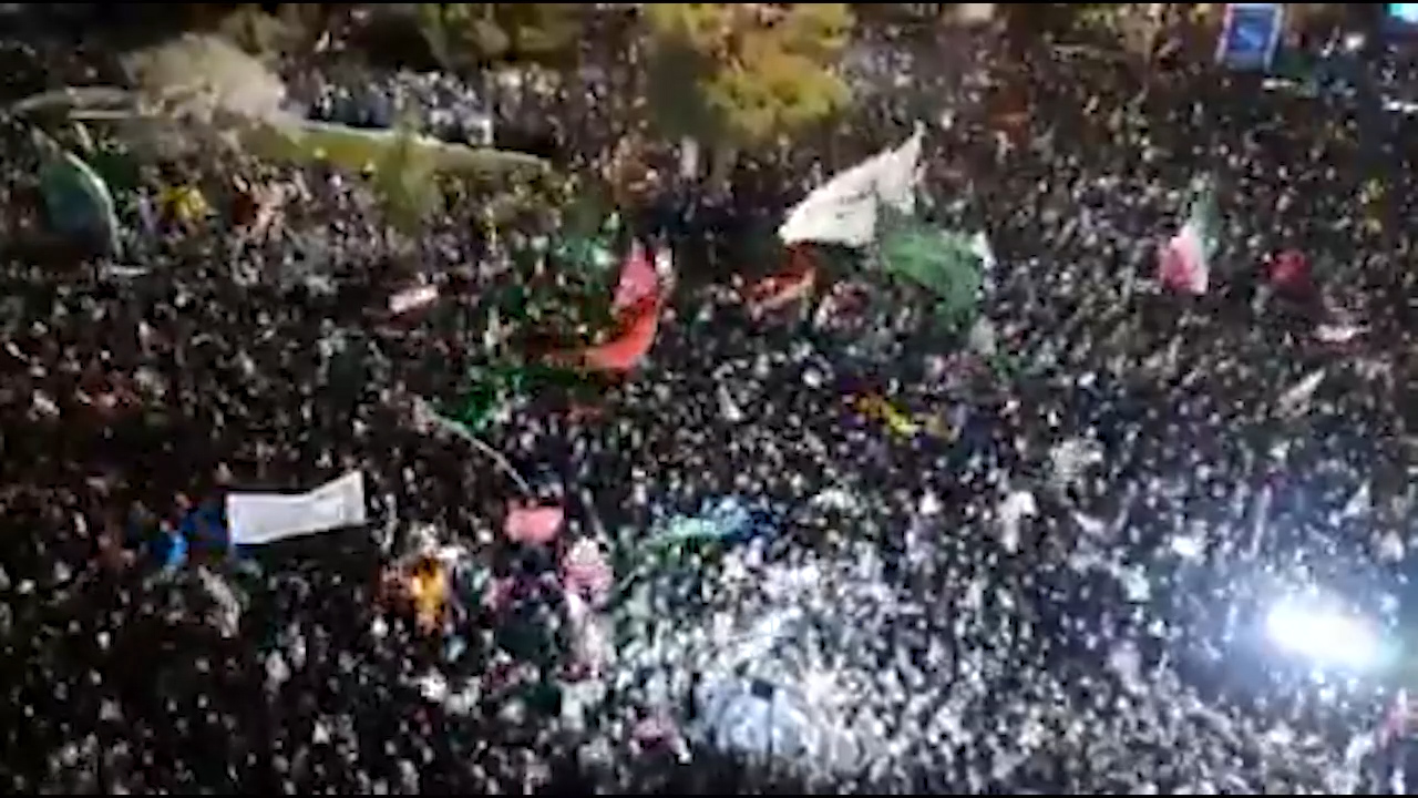مظاهرات حاشدة في إيران عزاءً وتأكيداً على صمود المواطنين