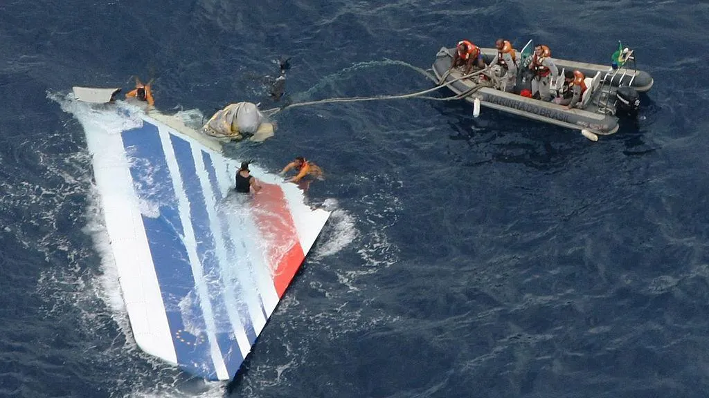 أدانة الخطوط الجوية الفرنسية وشركة إيرباص بتهمة القتل غير العمد في حادث تحطم طائرة عام 2009