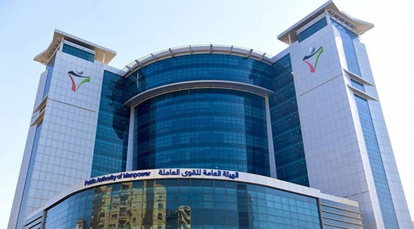 «القوى العاملة» تحذّر في رسالة توعوية: قانونياً يحق إيقاف ملف صاحب العمل في حالة مخالفة قرار حظر تشغيل العمال في الأماكن المكشوفة خلال فترة الظهيرة حتى معالجة الوضع