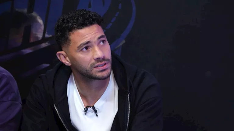 رامزجلال يسخر من ملابس لاعب الأهلي ياسر إبراهيم
