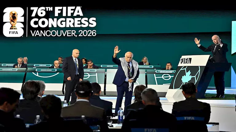 أول تعليق لرئيس الاتحاد الفلسطيني بعد رفض مصافحة ممثل إسرائيل