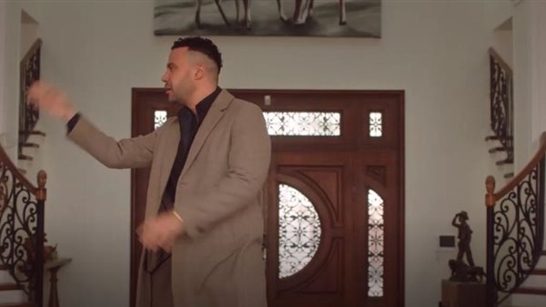 مسلسل الكينج حلقة 18، محمد إمام يغسل أمواله ويشتري ناديا رياضيا