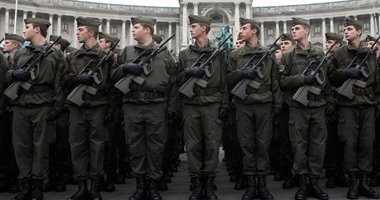 القضاء النمساوى يلغى حظر «ذيل الحصان» للجنود ويؤكد مبدأ المساواة مع النساء