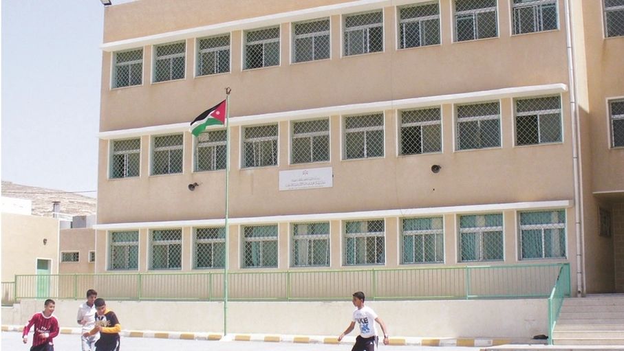 بناء مدارس جديدة.. هل يطوي ملف الأبنية المستأجرة وذات الفترتين؟