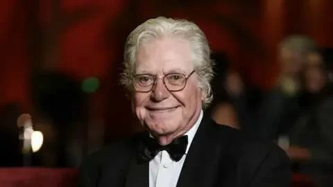 على هامش مهرجان كان.. حسين فهمي شخصيّة العام السينمائية العربية