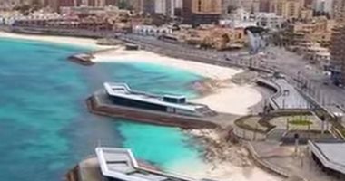 عشق الأجيال ولؤلؤة الصيف.. مرسى مطروح حاضرة البحر وعاصمة المصايف.. طبيعة بكر وشواطئ خلابة.. خليج مرسى مطروح يضم عددًا من الشواطئ الآمنة خلال النوات وارتفاع الأمواج.. وأجمل الشواطئ تقع على البحر المفتو