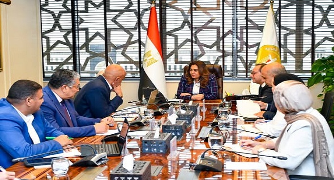 وزيرة التنمية المحلية تلتقى ممثلى جمعية المحافظة على البيئة بالغردقة لمتابعة جهود حماية البيئة البحرية
