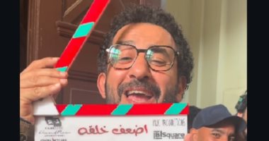 أحمد حلمى يحتفل بانتهاء تصوير فيلم أضعف خلقه