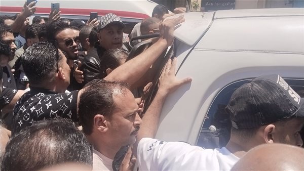 وسط حضور نجوم المهرجانات، تشييع جثمان والد حمو بيكا إلى مثواه الأخير بالإسكندرية (صور)