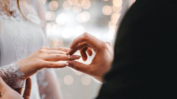 انخفاض غير مسبوق في المواليد.. هل تغيرت نظرة الأجيال الجديدة للزواج؟