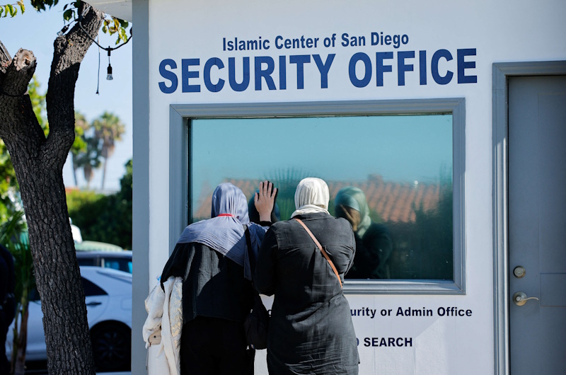 تايم: الهجوم على مركز سان دييغو الإسلامي يأتي وسط تصاعد كبير لمعاداة الإسلام في أمريكا